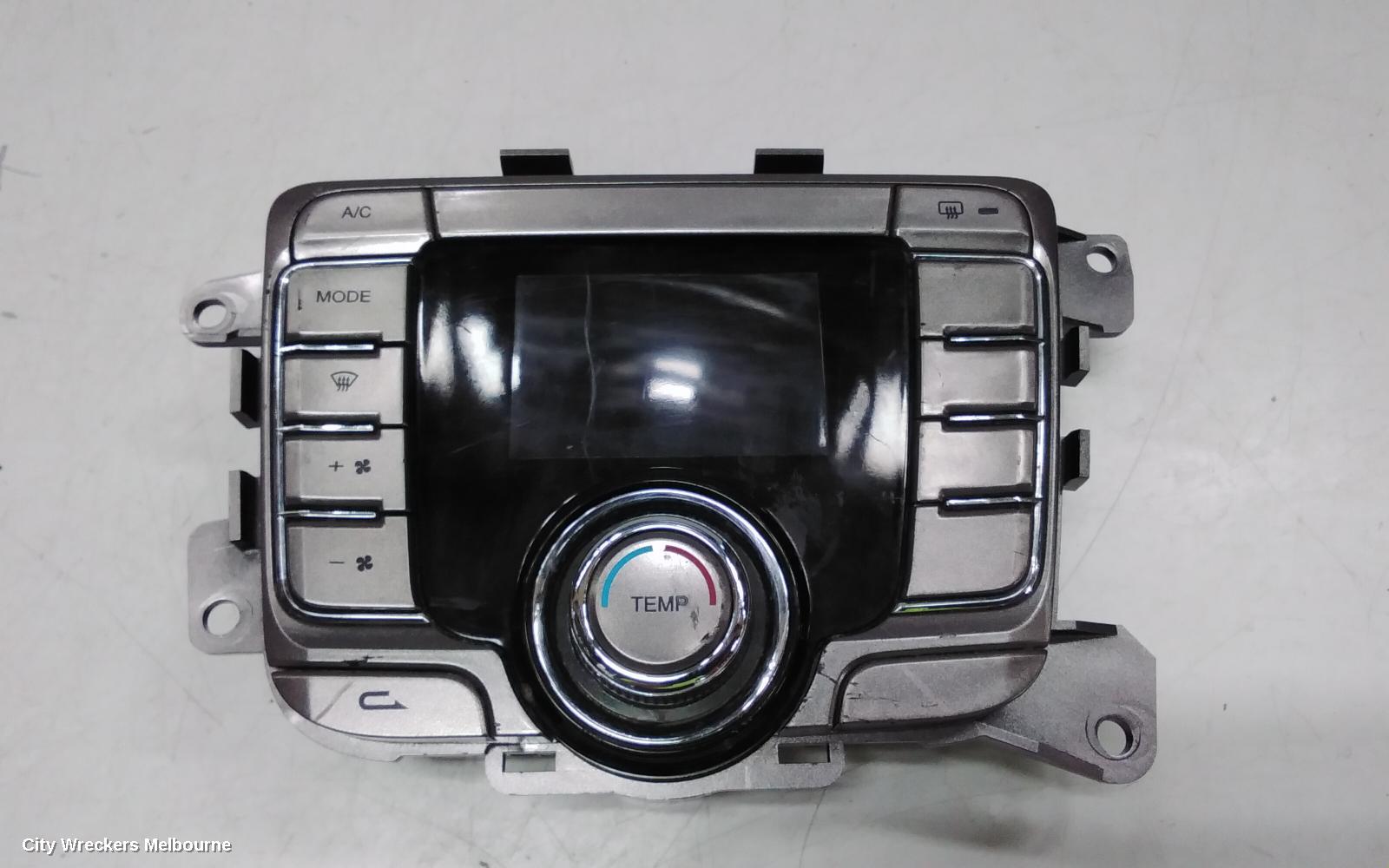 LDV G10 HEATER/AC CONTROLS, (G10) SV7C, CLIMATE CONTROL, NON REAR CONTROL BUTTON TYPE, VAN, 04/2015 ONWARDS - Image 3