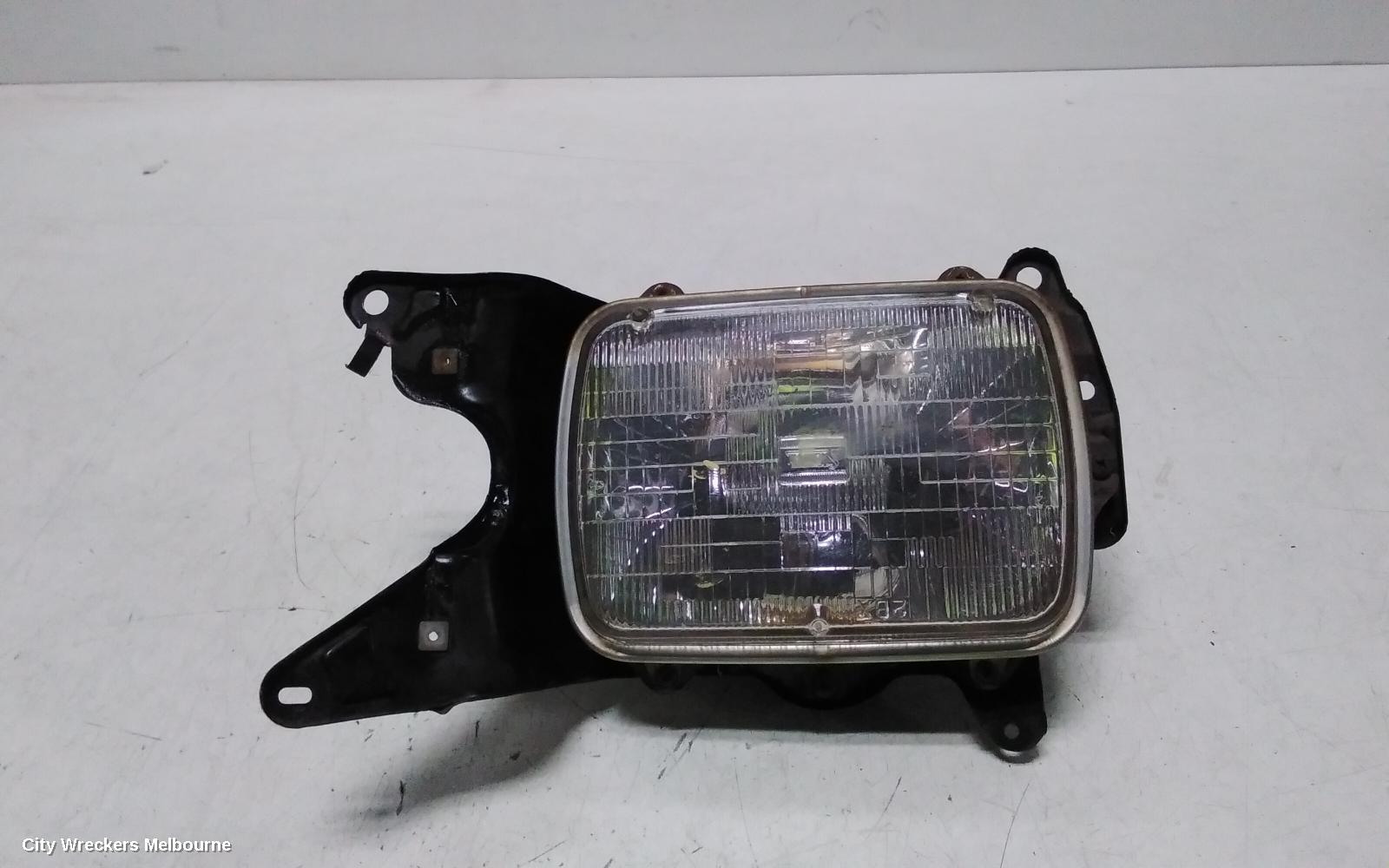 TOYOTA HIACE RIGHT HEADLAMP, LH/RZH10#, 11/1989 - 09/1998 - Image 1