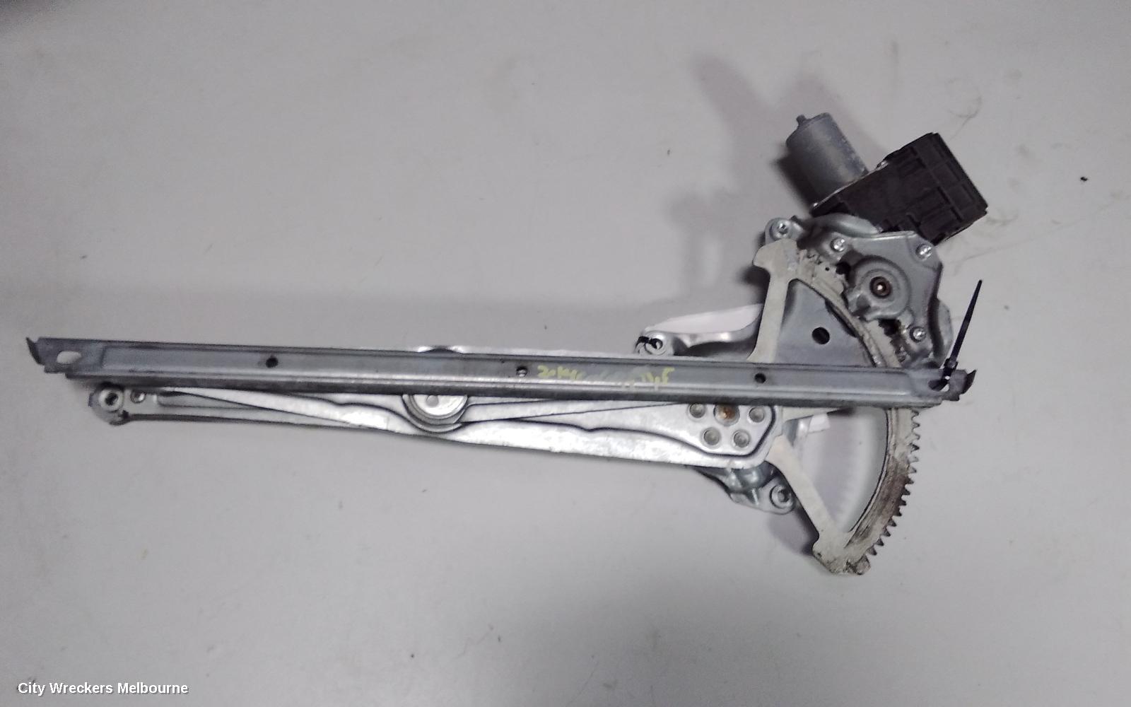 TOYOTA COROLLA RIGHT FRONT WINDOW REG/MOTOR, ZRE182R, HATCH, 01/2014 - 06/2018 - Image 2