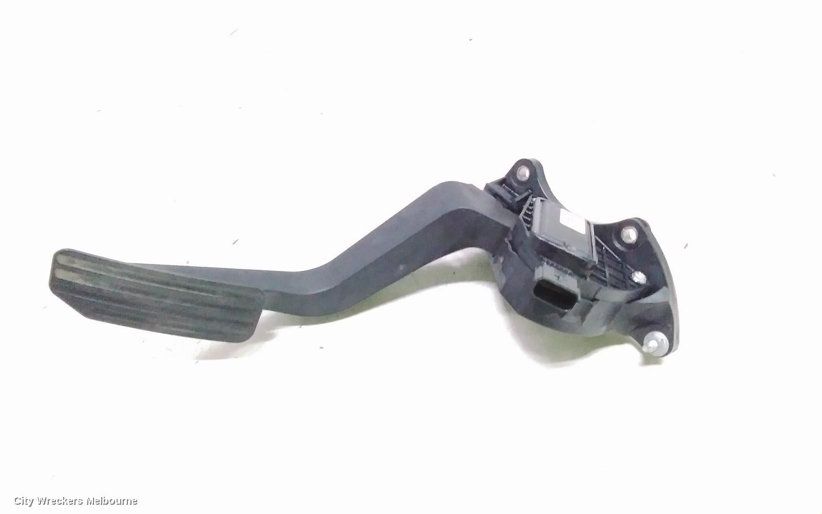 LAND ROVER DISCOVERY SPORT PEDAL ASSEMBLY, L550, ACCELERATOR PEDAL, NON CHROME COVER TYPE, 01/2015 ONWARDS - Image 2