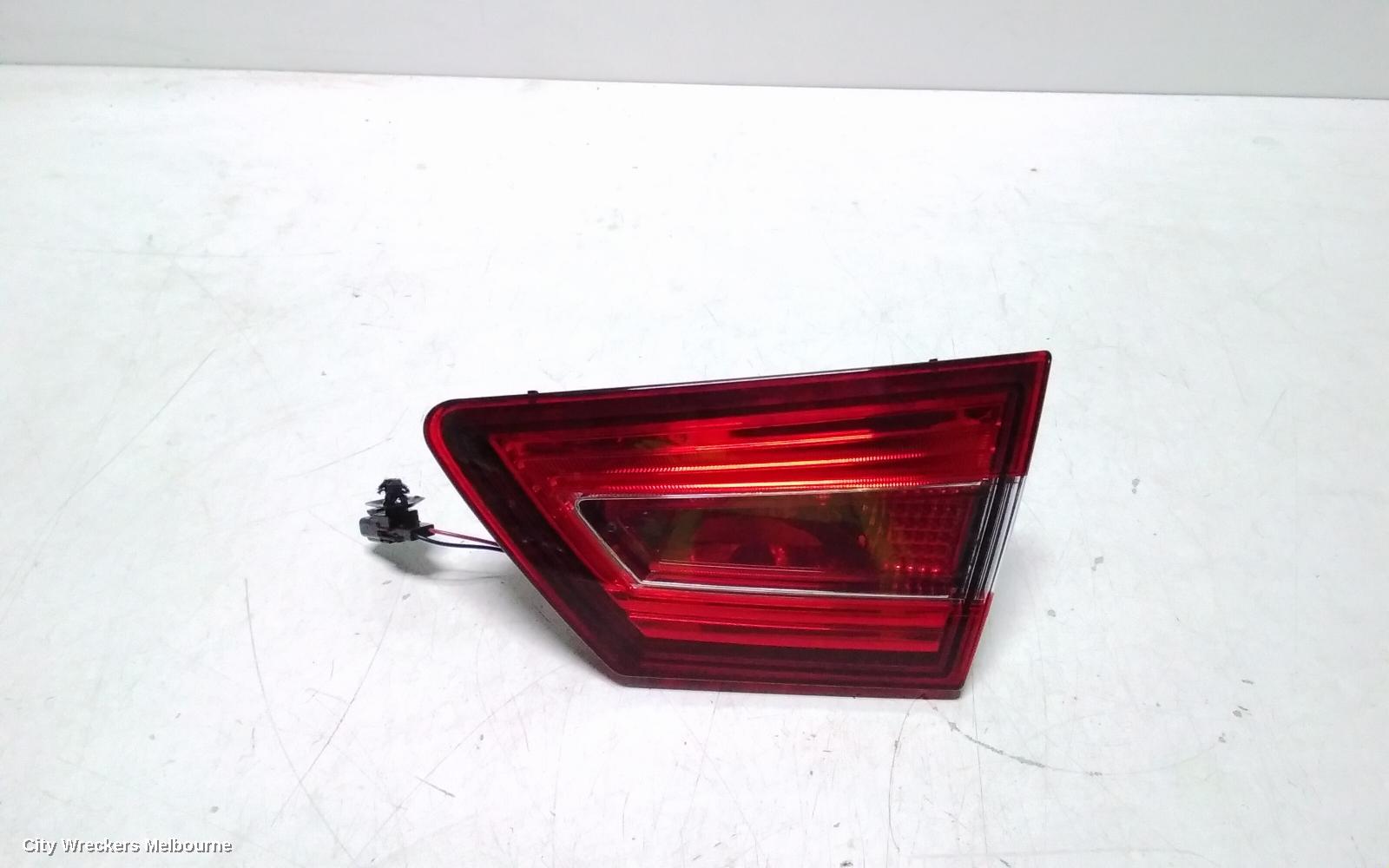 RENAULT CLIO REAR GARNISH, TAILGATE LAMP (RH SIDE), X98, NON LED TYPE, 09/2013 - 10/2019 - Image 2