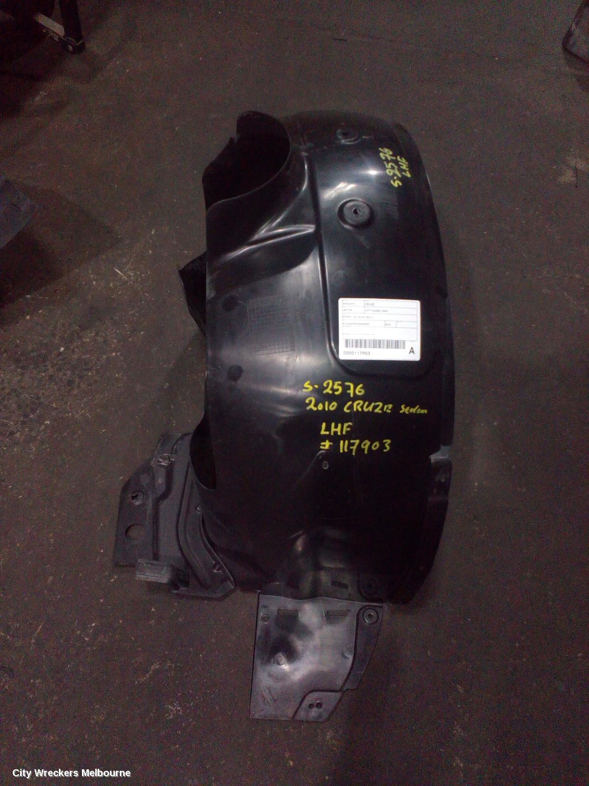 HOLDEN CRUZE LEFT GUARD LINER, FRONT, JG, 03/2009 - 02/2011 - Image 2