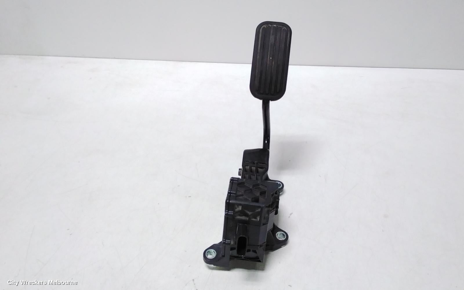 TOYOTA HIACE PEDAL ASSEMBLY, 300 SERIES, ACCELERATOR PEDAL, 02/2019 ONWARDS - Image 2