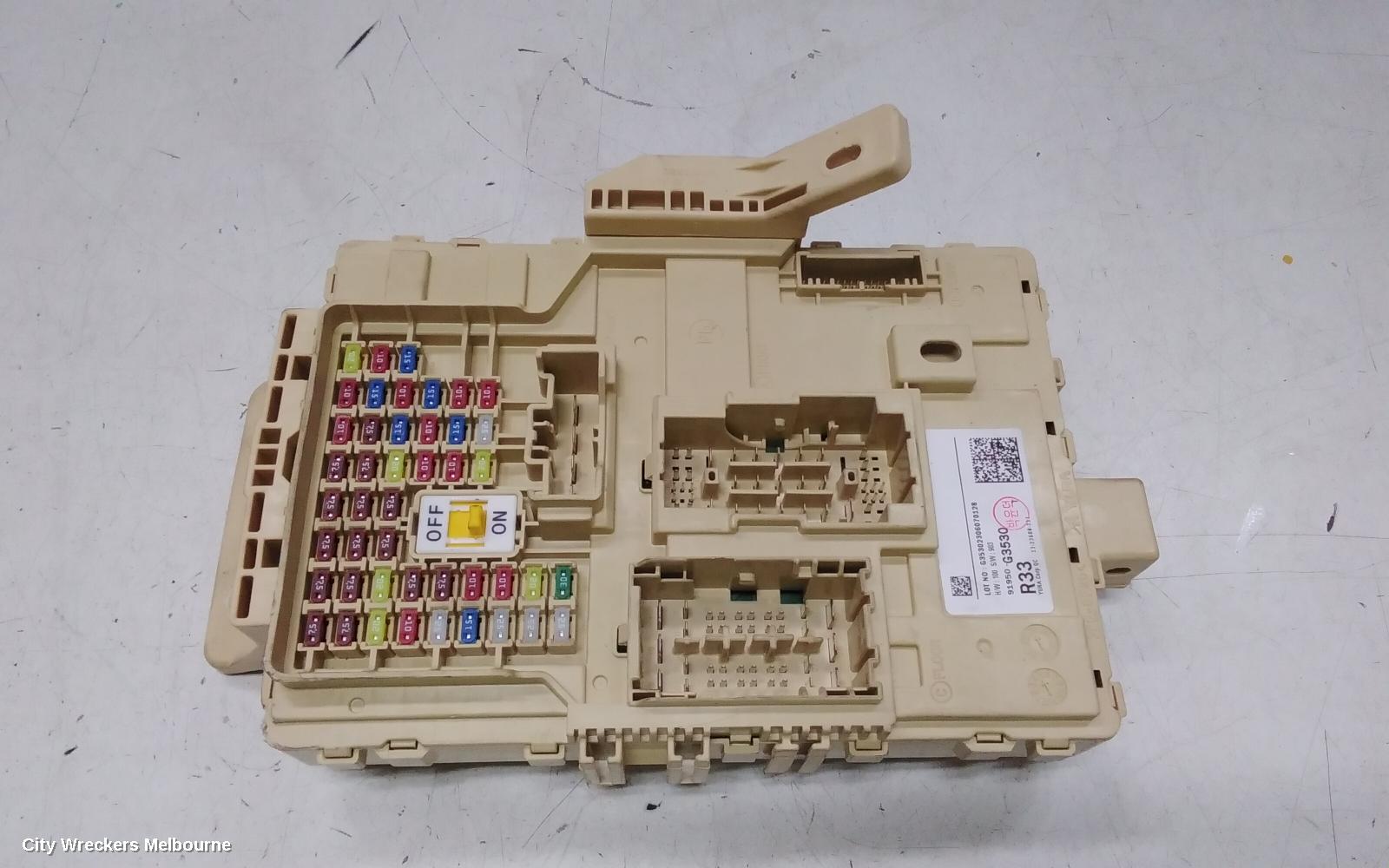 HYUNDAI I30 FUSE BOX, UNDER DASH, PD, 03/2017 ONWARDS - Image 2