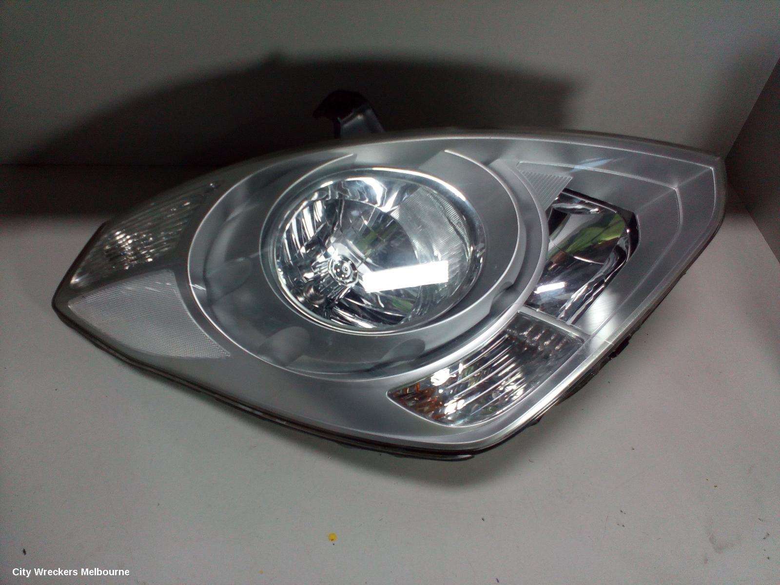 HYUNDAI ILOAD/IMAX RIGHT HEADLAMP, TQ, ILOAD/IMAX, HALOGEN TYPE, 11/2007 - 02/2018 - Image 1