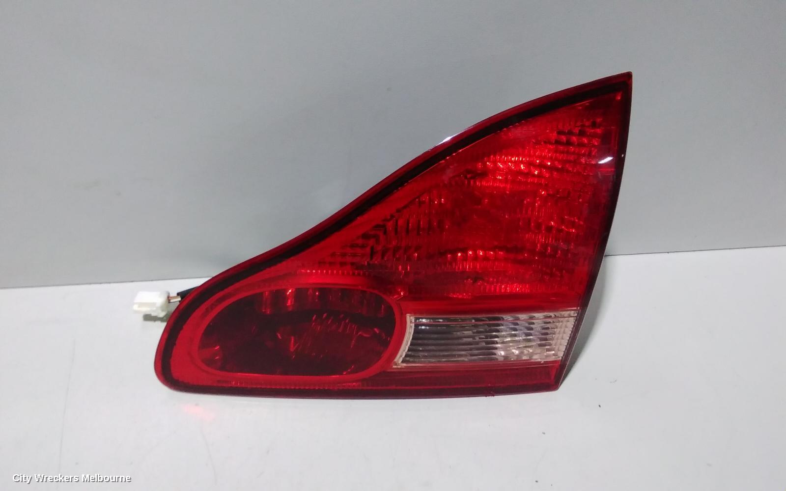 TOYOTA AVENSIS REAR GARNISH, TAILGATE LAMP (RH SIDE), ACM20R, 12/2001 - 11/2003 - Image 2