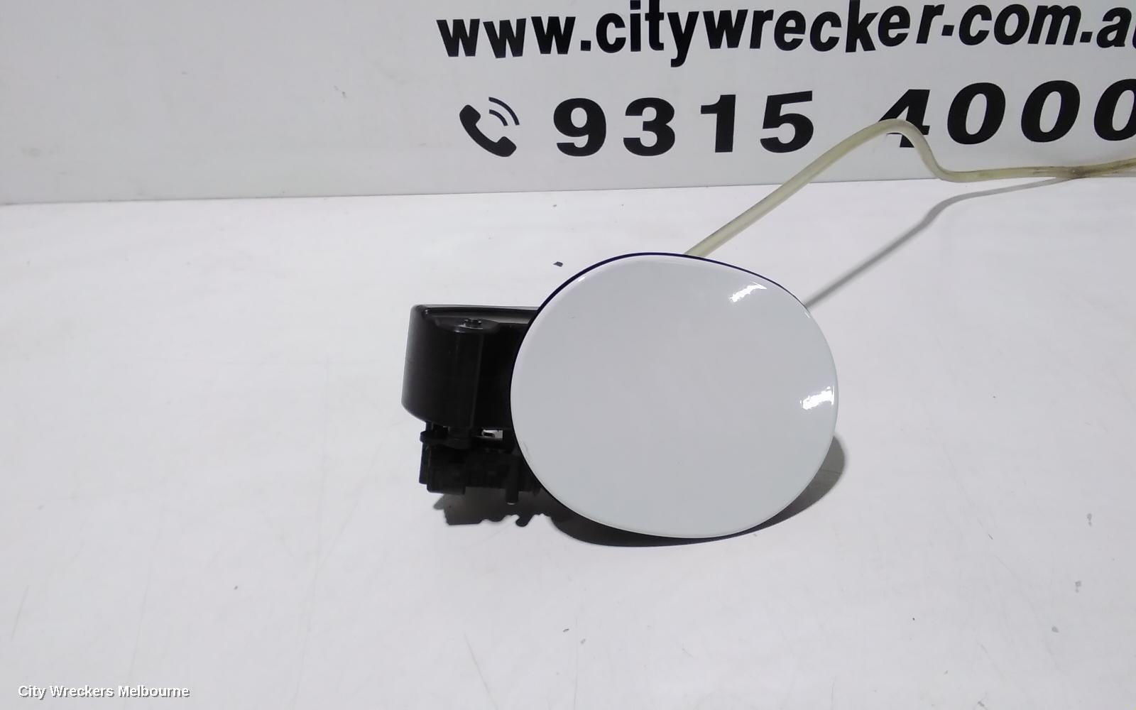 LAND ROVER RANGEROVER SPORT FUEL DOOR / FILLER, L494, 12/2013 - 04/2022 - Image 2