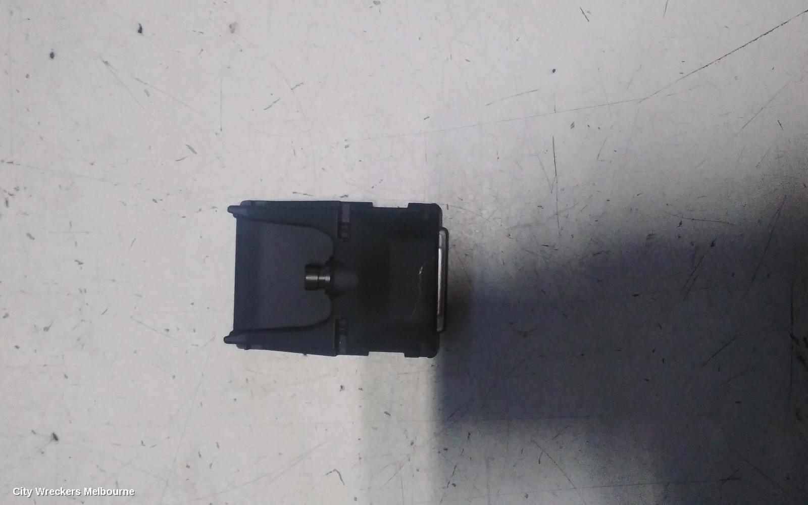 NISSAN XTRAIL REVERSE CAMERA, FRONT CAMERA (WINDSCREEN MOUNTED), T32, 03/2014 - 07/2022 - Image 1