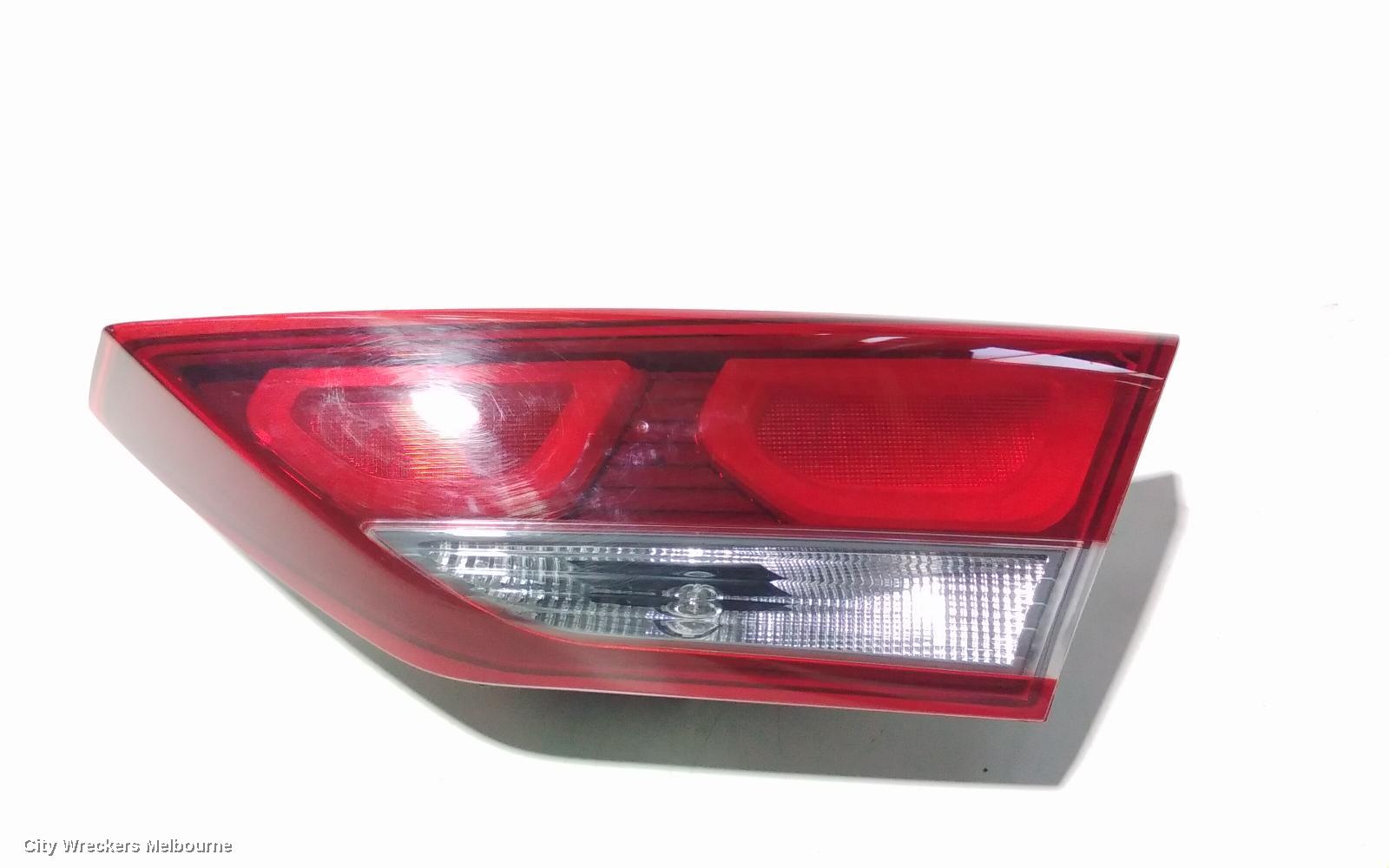 HYUNDAI ELANTRA REAR GARNISH, BOOTLID LAMP (RH SIDE), AD, STANDARD TYPE, 12/2015 - 09/2018 - Image 1