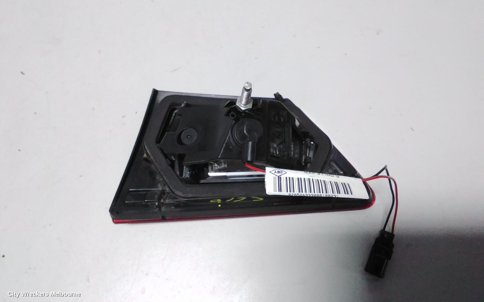 RENAULT CLIO REAR GARNISH, TAILGATE LAMP (LH SIDE), X98, NON LED TYPE, 09/2013 - 10/2019 - Image 3