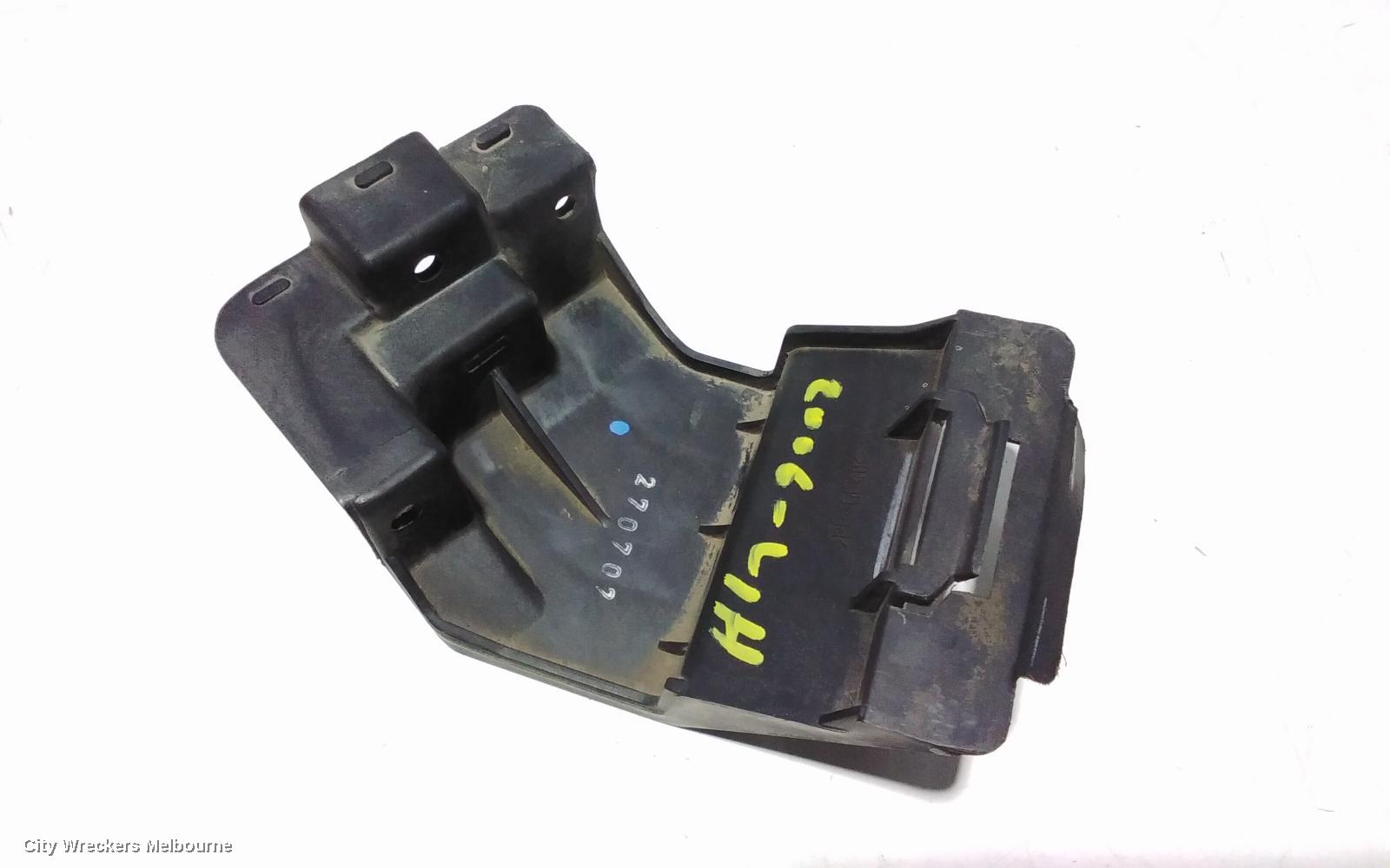 TOYOTA HILUX, MISC, 02/2005 - 06/2011, LH  HEAD LI9GHT BRAKET: 91579 - Image 1