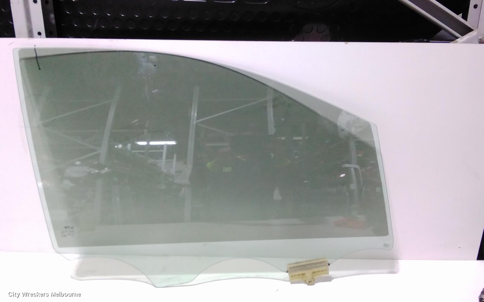 KIA CARNIVAL/GRAND CARNIVAL RIGHT FRONT DOOR WINDOW, YP, 02/2015 - 10/2020 - Image 1