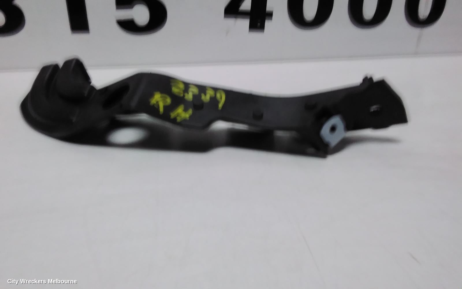 LAND ROVER RANGEROVER SPORT, L320, 08/2005 - 12/2013, RHF GUARD BRACKET: 110867 - Image 2