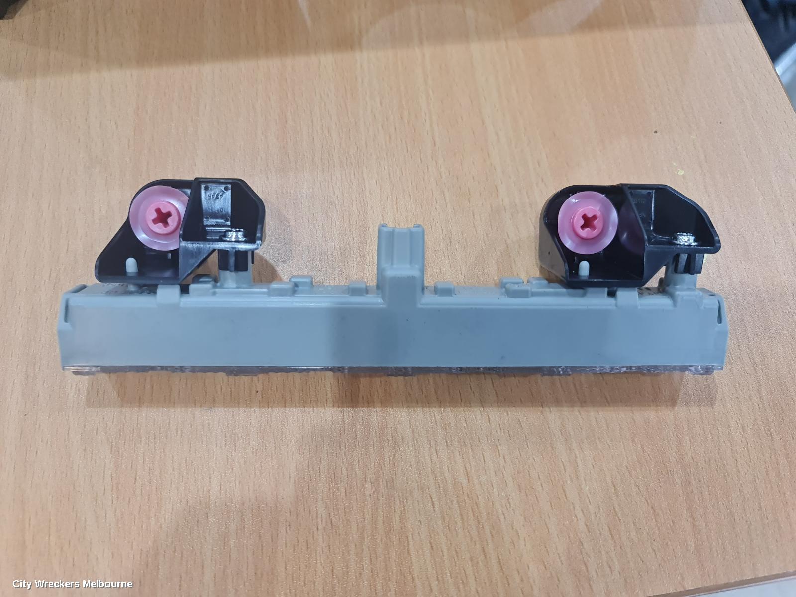 TOYOTA COROLLA HIGH LEVEL STOPLIGHT, ZRE182R 10/2012 - 06/2018 - Image 2