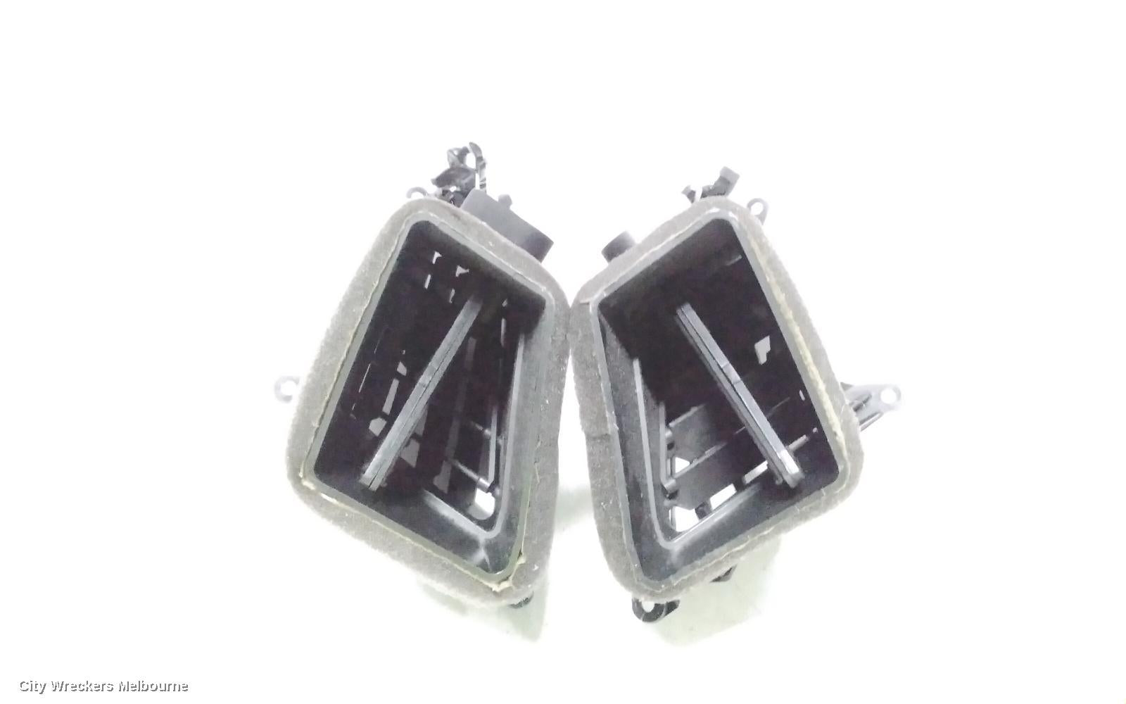 HYUNDAI I45, YF, 02/2010 - 05/2014, 2X CENTER AIR VENTS LHS & RHS: 113690 - Image 3