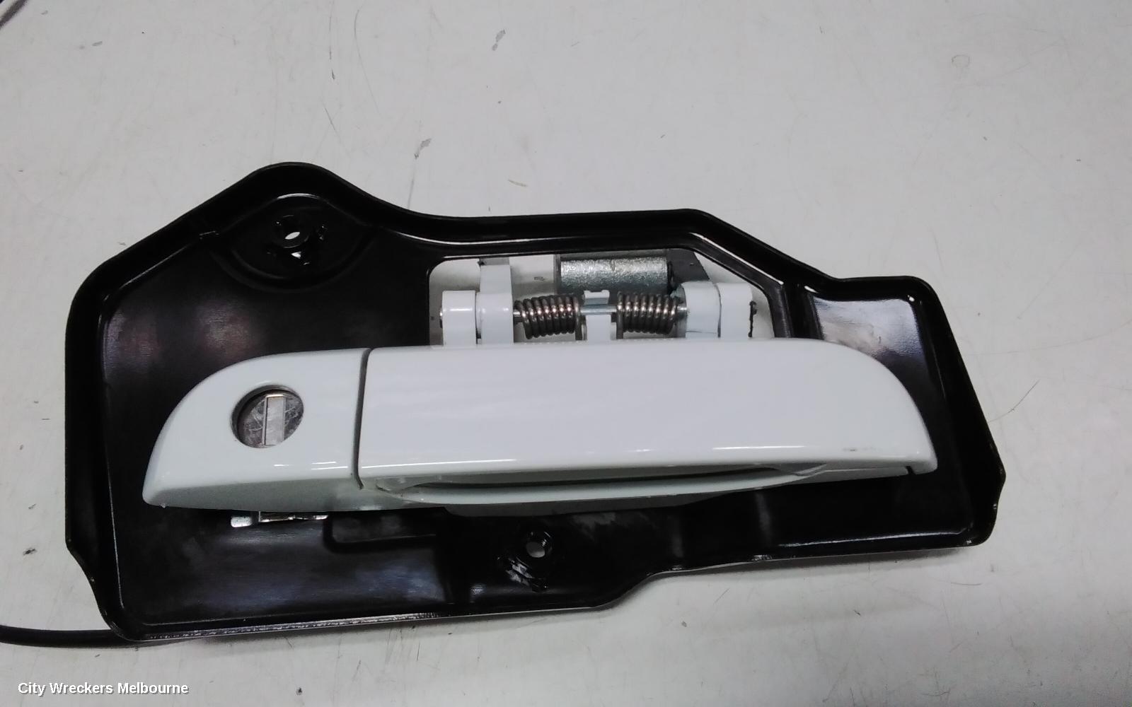 MG MG3 DOOR HANDLE, OUTER, RH FRONT, COLOUR CODED TYPE, SZP1, 07/2016 ONWARDS - Image 2