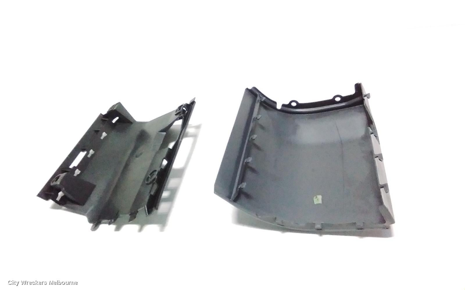 VOLKSWAGEN TRANSPORTER, T5 08/2004 - 02/2010, T5 RHR FILLER PANEL UNDER THE TAILIGHT : 117925 - Image 2
