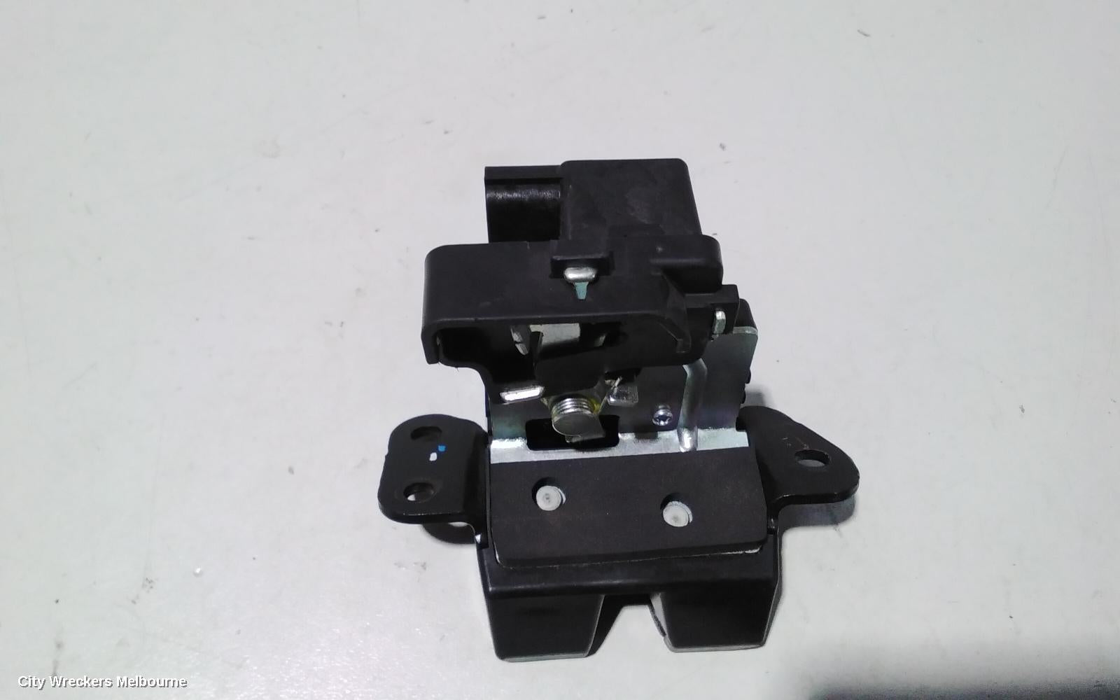 KIA SPORTAGE DOOR/BOOT/GATE LOCK, TAILGATE LOCK, SL, KOREAN/SLOVAKIAN BUILT (VIN KNAP/U5YP), 05/2010 - 10/2015 - Image 2