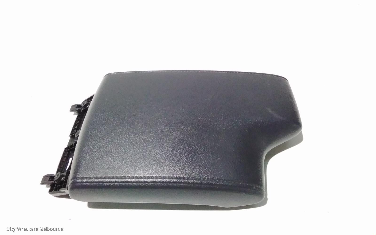 TOYOTA HILUX CONSOLE, AUTO T/M TYPE, 2WD, 09/2015 ONWARDS - Image 1