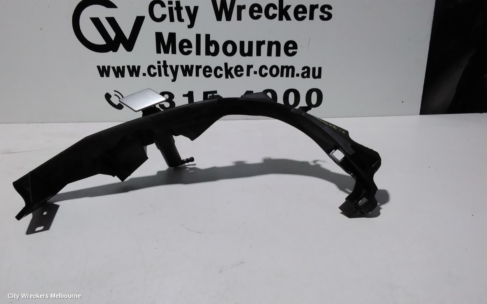 BMW 3 SERIES, E90, 03/2005 - 12/2013, RH HEAD LIGHT BRAKET WITH WASHER JET: 101127 - Image 1