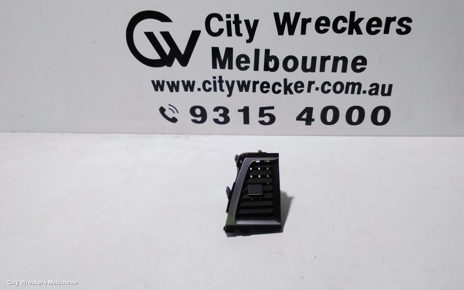 TOYOTA KLUGER, XU50 SERIES, 03/2014 - 02/2021, LEFT CENTER AIRVENT : 107330 - Image 1