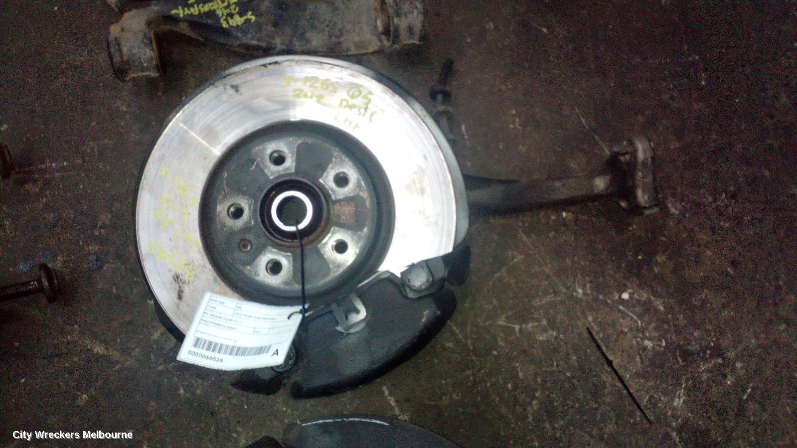 AUDI Q5 LEFT FRONT HUB ASSEMBLY, 8R, Q5/SQ5, 03/2009 - 01/2017 - Image 1