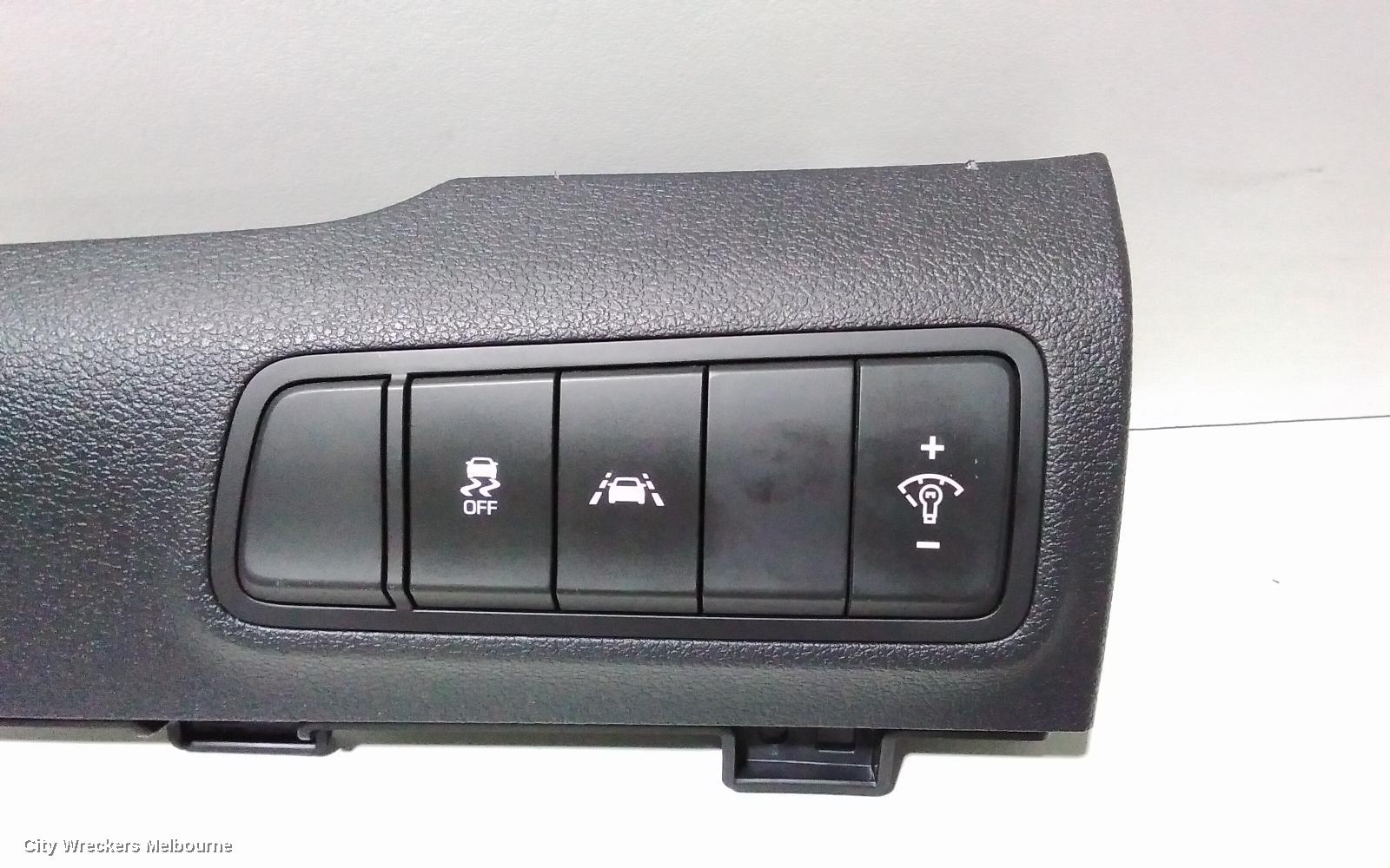 HYUNDAI TUCSON, TL, 06/2015 - 01/2021, RIGHT DASH CONTROL PANEL: 79746 - Image 3