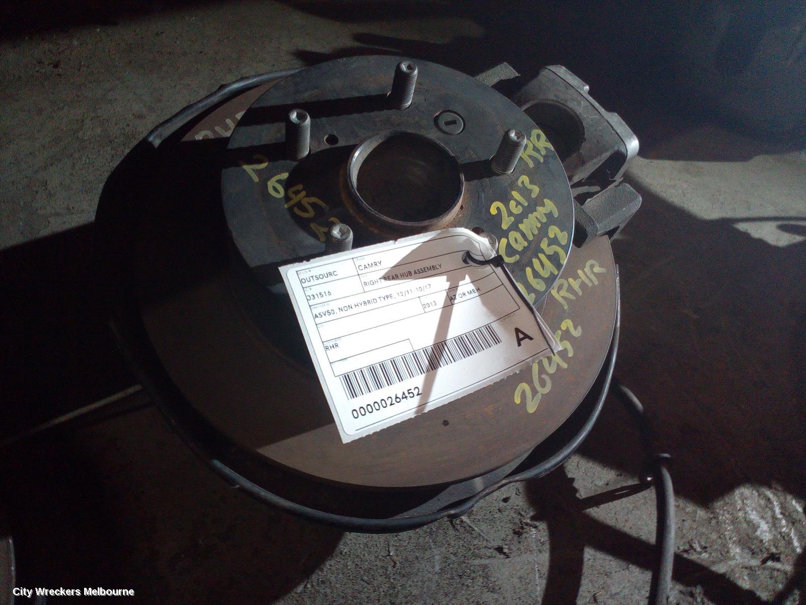 TOYOTA CAMRY RIGHT REAR HUB ASSEMBLY, AVV50, HYBRID TYPE, 03/2012 - 10/2017 - Image 1