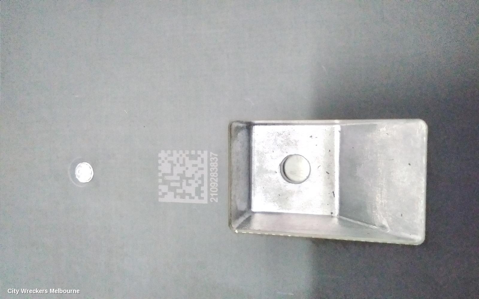 TESLA MODEL 3, 1ST GEN, 06/2019 ONWARDS, TESLA MODEL 3 Y CENTER CONSOLE INDUCTIVE CHARGER MODULE OEM 1755100-00-D GEN 2.: 138663 - Image 2