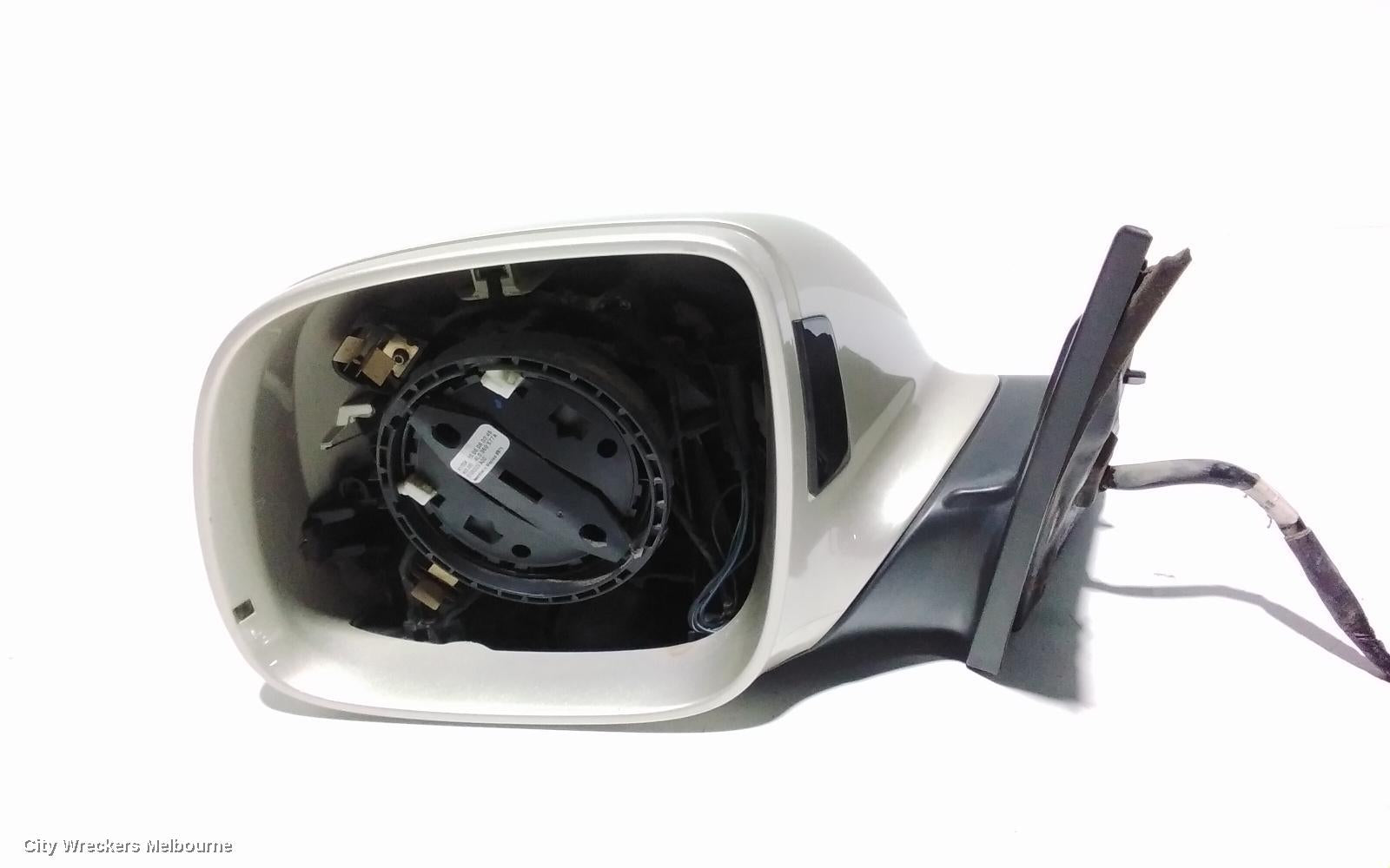 AUDI Q7 LEFT DOOR MIRROR, 4L, POWER FOLD, W/ INDICATOR, NON MEMORY & NO LANE CHANGE ASSIST TYPE, 09/2006 - 09/2009 - Image 1