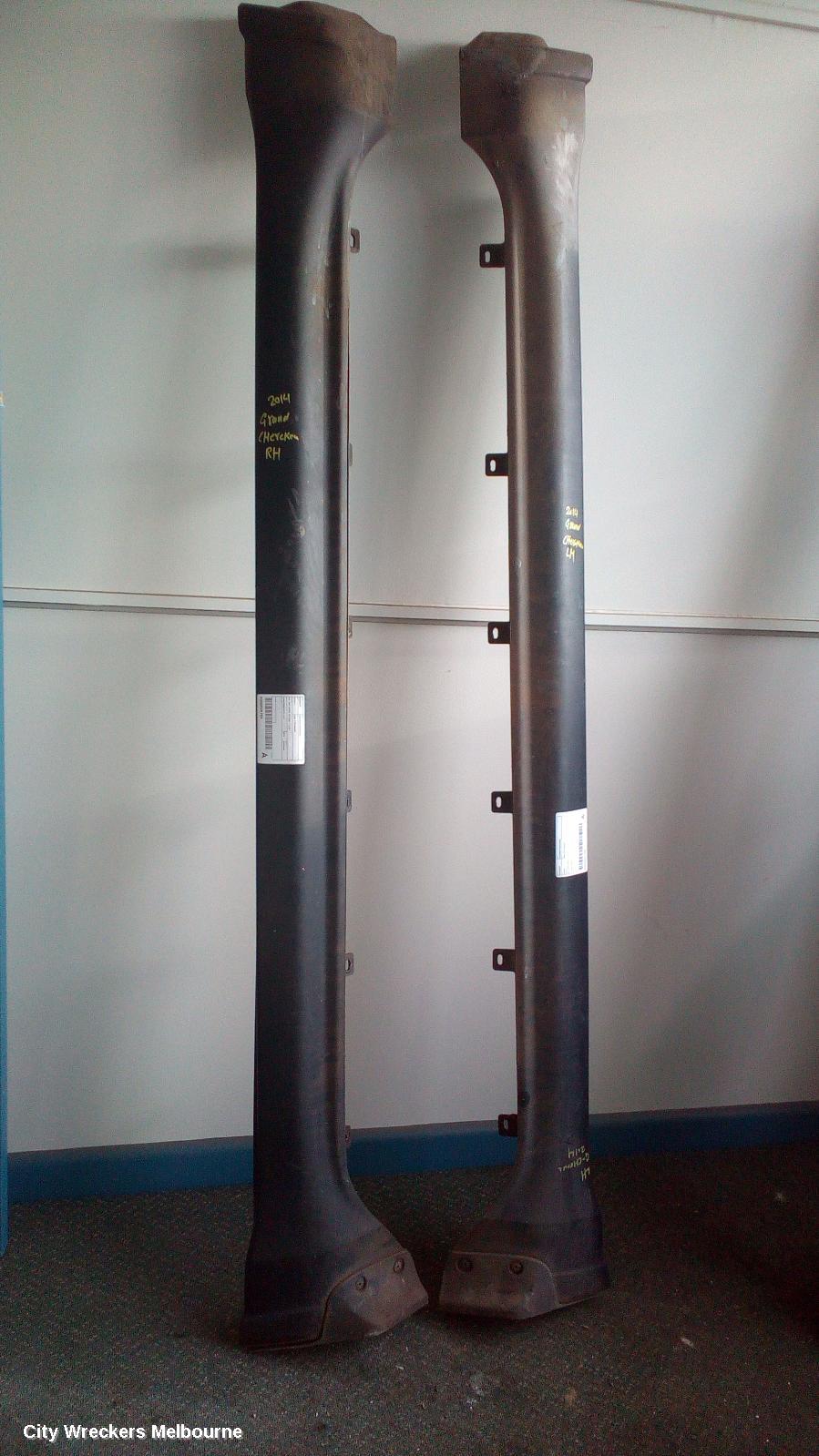 JEEP GRANDCHEROKEE SIDE STEP/SKIRT, WK, SIDE SKIRT, RH SIDE, 10/2010 ONWARDS - Image 2