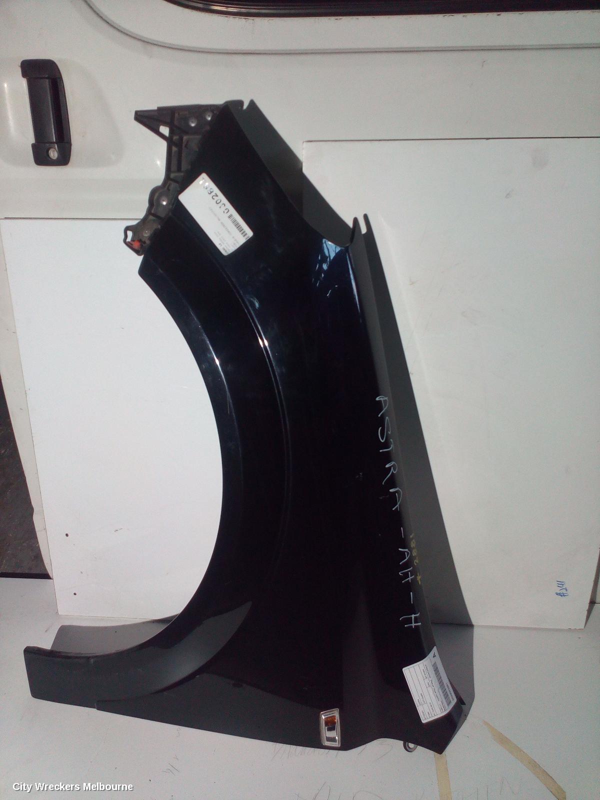 HOLDEN ASTRA LEFT GUARD, AH, 10/2004 - 08/2009 - Image 1