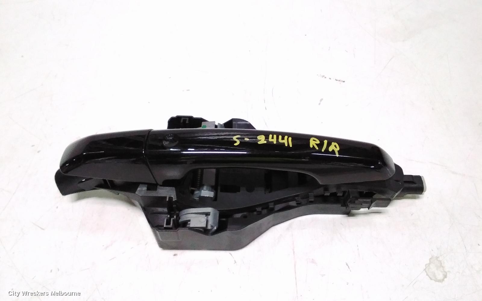 LAND ROVER DISCOVERY SPORT DOOR HANDLE, RH REAR, OUTER, COLOUR CODED, W/ CHROME INSERT TYPE, L550, 01/2015 - 06/2019 - Image 1