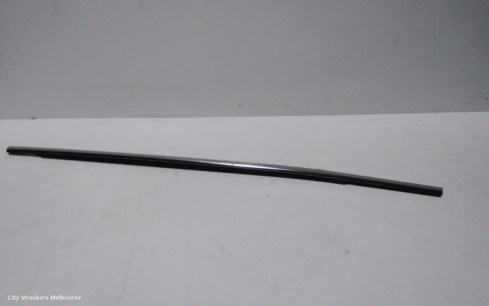 HYUNDAI SANTA FE DOOR MOULD, RHR CHROM MOULD: 89973, RH REAR, W/ CHROME INSERT TYPE, TM, 03/2018 ONWARDS - Image 1