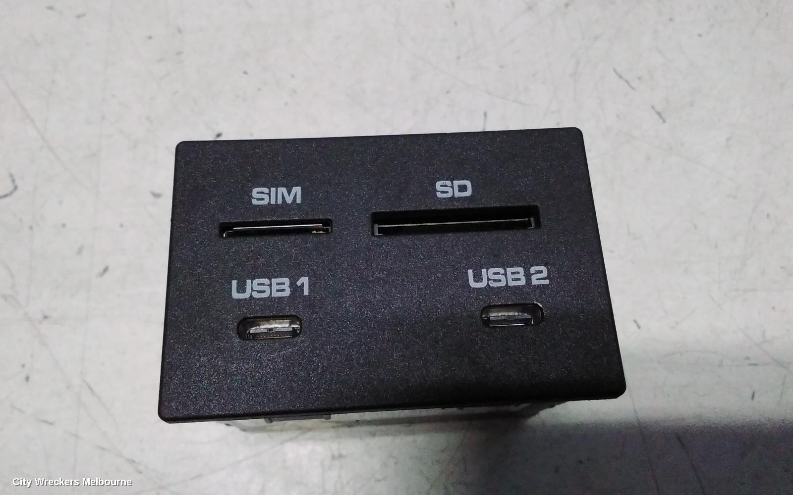 PORSCHE MACAN, 95B, 06/2014 - 12/2025, AUX USB: 132681 - Image 1