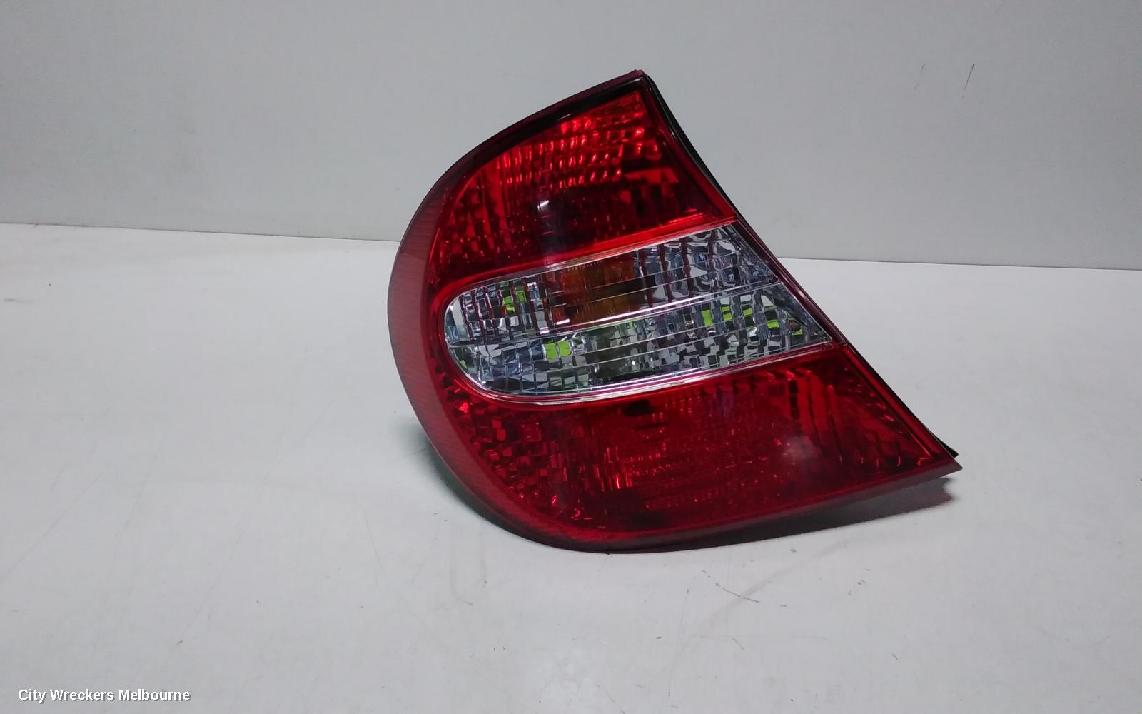 TOYOTA CAMRY LEFT TAILLIGHT, SK36, REVERSE LAMP IN CENTRE, 08/2002 - 09/2004 - Image 1