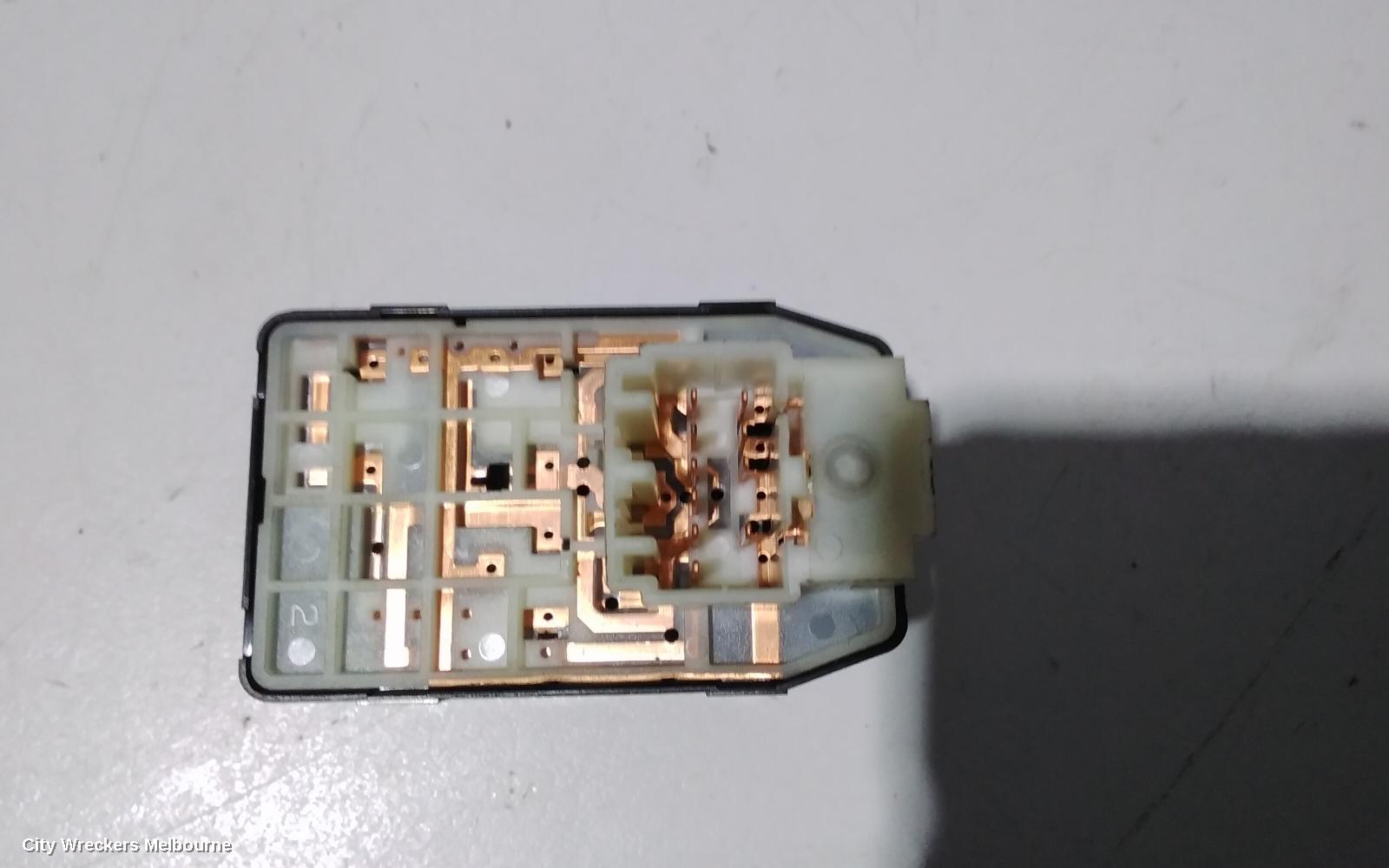 HYUNDAI I45, MIRROR SWITCH, AUTO FOLD TYPE, YF, 02/2010 - 05/2014 - Image 2