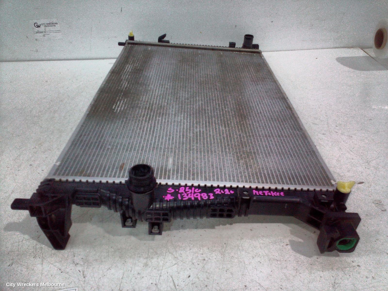 JEEP CHEROKEE RADIATOR, AUTO, 3.2, PETROL, DUAL FAN TYPE, KL, 04/2018 - 11/2022 - Image 3