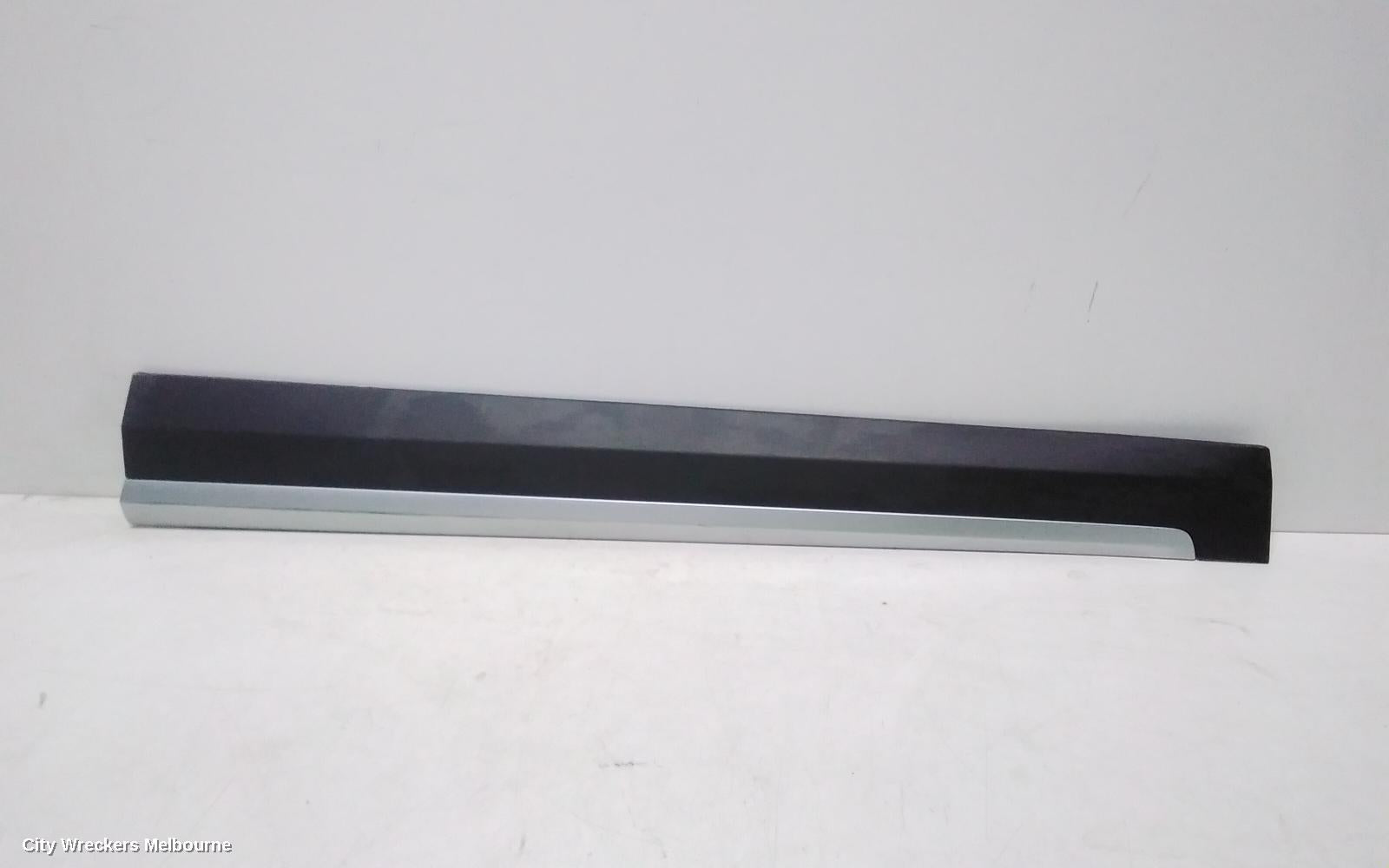 MG ZS DOOR MOULD, LEFT FRONT DOOR: 115459, AZS1, 09/2017 - 06/2025 - Image 1