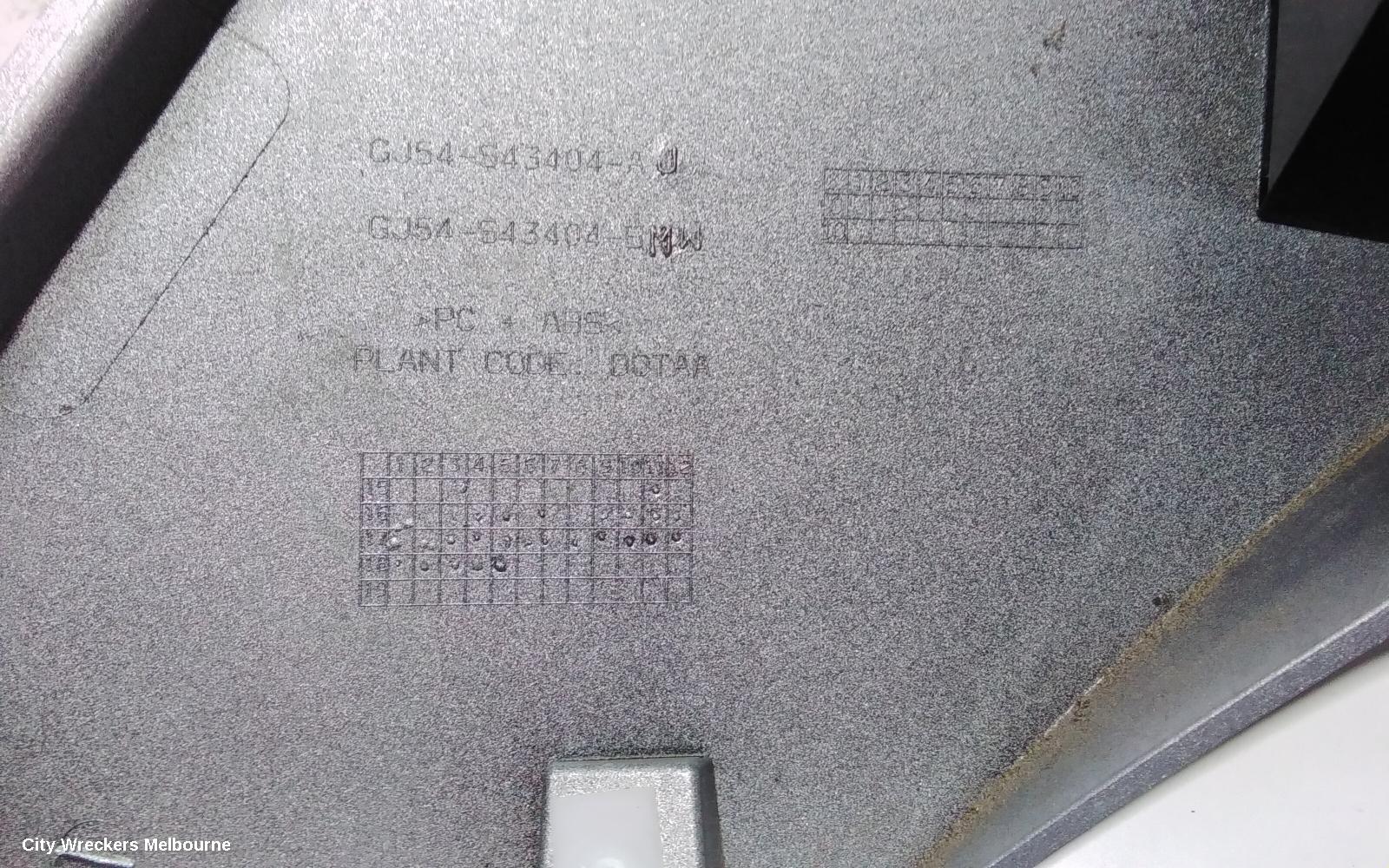 FORD ESCAPE REAR GARNISH, TAILGATE GARNISH (UPPER), ZG, 09/2016 - 05/2020 - Image 2