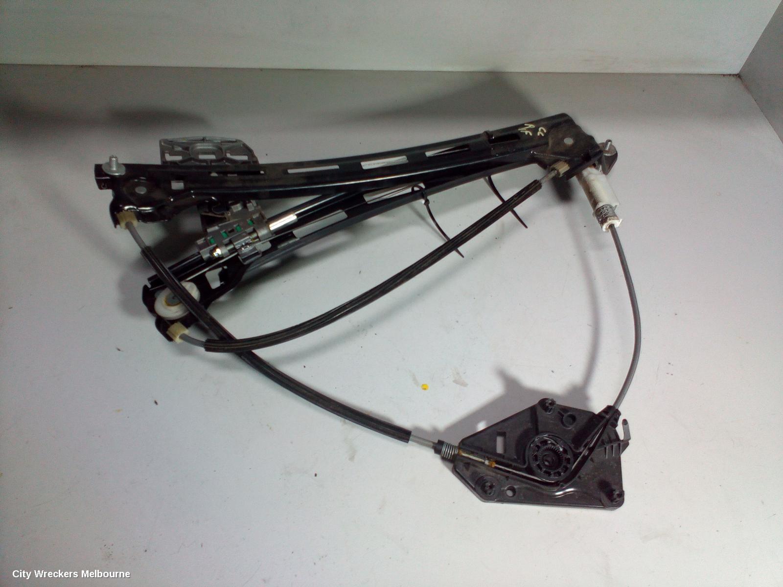 VOLKSWAGEN PASSAT RIGHT FRONT WINDOW REG/MOTOR, 3CC, SEDAN, 03/2012 - 12/2016 - Image 2