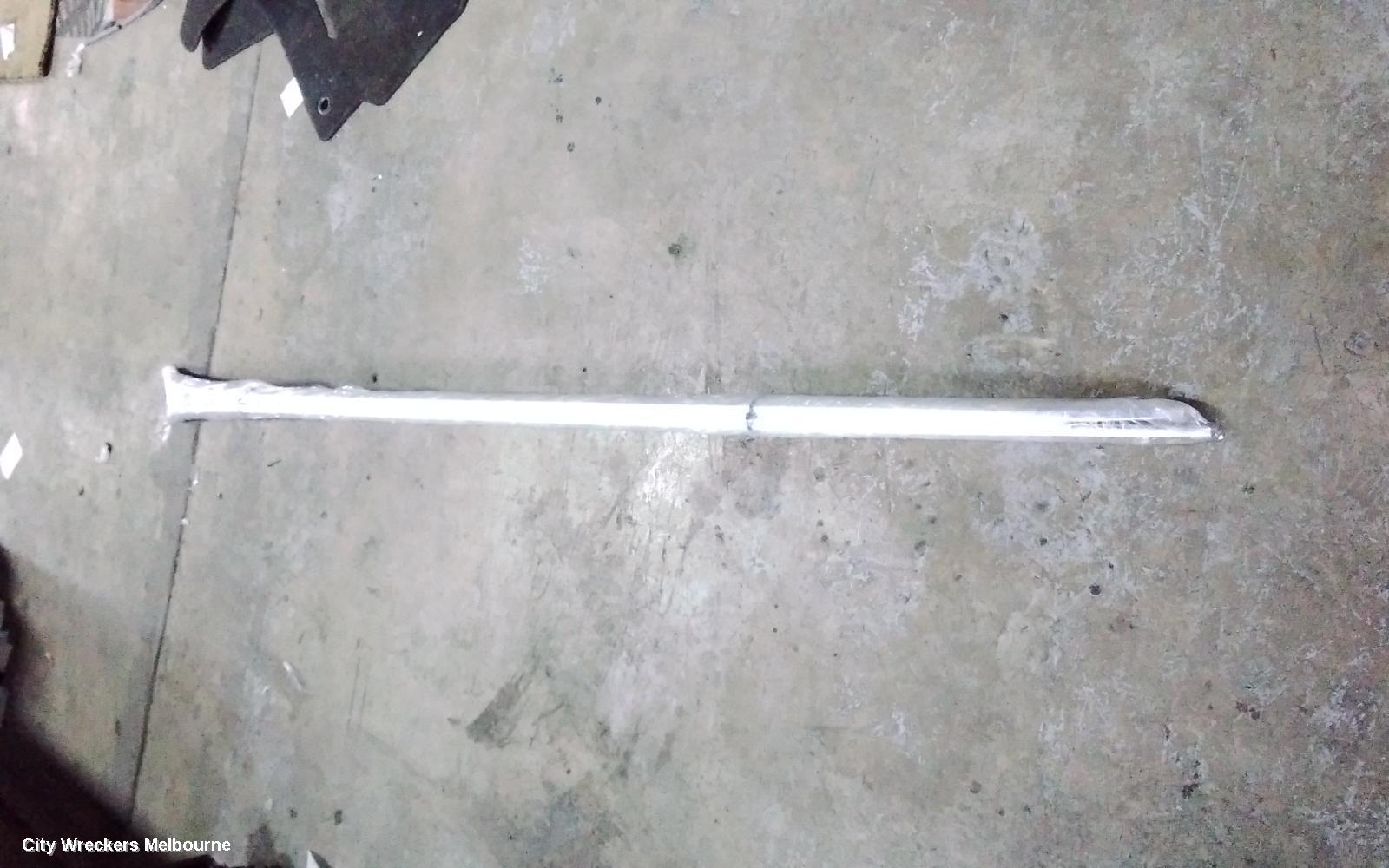 HOLDEN COMMODORE ROOF RAIL - Image 3
