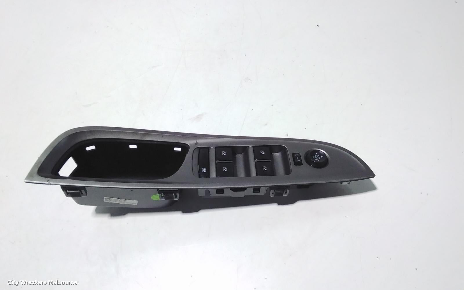 HOLDEN COMMODORE PWR DR WIND SWITCH, FRONT CENTRE MASTERSWITCH, 4 DOOR, BLACK, VE, 08/2006 - 04/2013 - Image 1