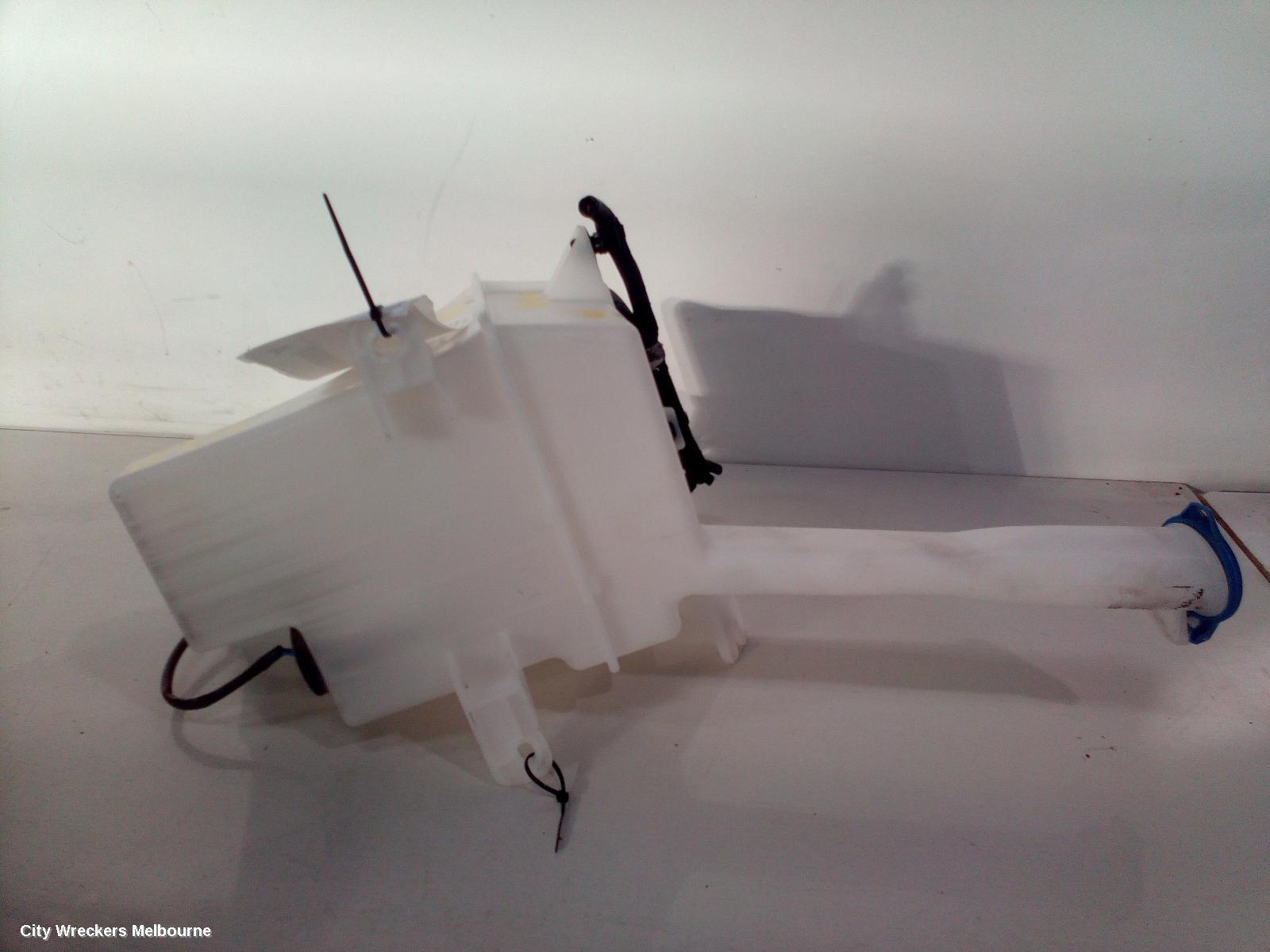 HYUNDAI I40 WASHER BOTTLE, WASHER BOTTLE MOTOR, VF, WAGON, 09/2011 - 12/2019 - Image 3