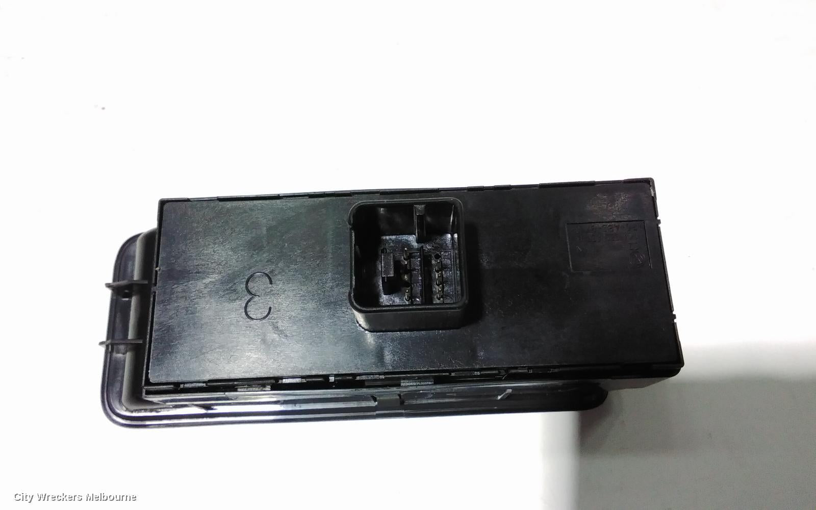 VOLKSWAGEN POLO PWR DR WIND SWITCH, RH FRONT (MASTER SWITCH), 8 PIN TYPE, BLACK BACKING, 6R, 05/2010 - 05/2014 - Image 3