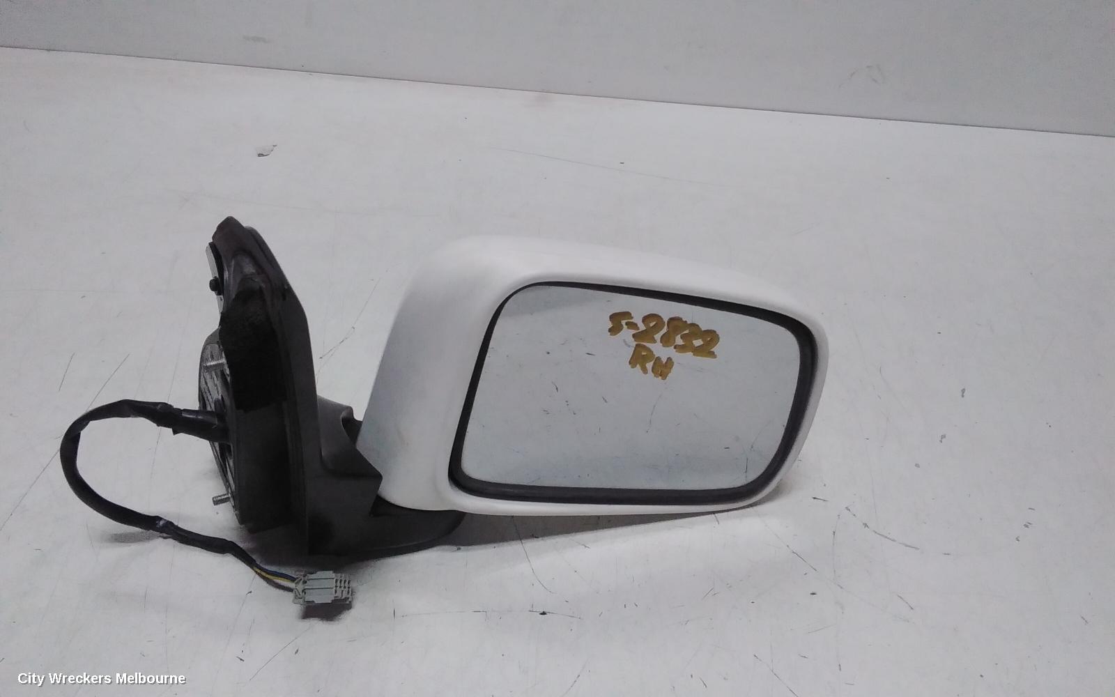 HONDA CIVIC RIGHT DOOR MIRROR, 7TH GEN, HATCH, 3 WIRE TYPE, 11/2000 - 12/2005 - Image 1
