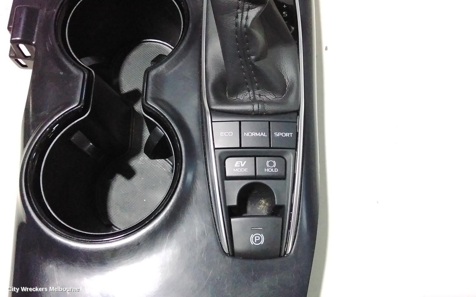 TOYOTA CAMRY, XV70, 09/2017 - 05/2024, GEAR SHIFTER SUROUND WITH CUP HOLDER AND BRAKE SWITCH: 83596 - Image 3