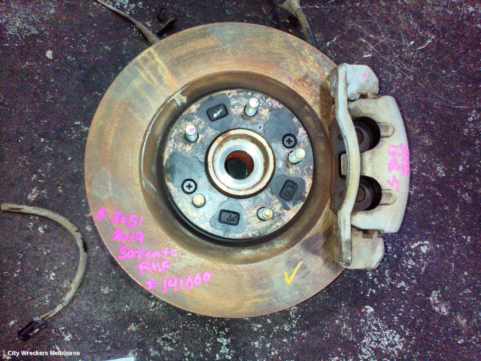 KIA SORENTO RIGHT FRONT HUB ASSEMBLY, UM, 03/2015 - 02/2020 - Image 2