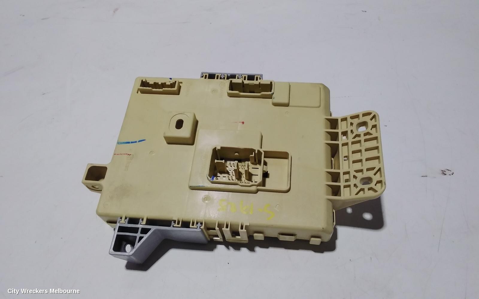 HYUNDAI SANTA FE FUSE BOX, UNDER DASH, TM, 03/2018 ONWARDS - Image 3