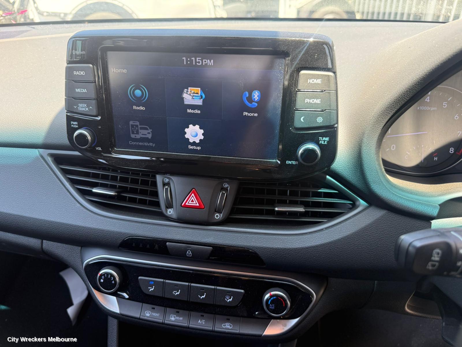HYUNDAI I30 RADIO/CD/DVD/SAT/TV, HEAD UNIT, W/ DISPLAY UNIT, 8IN TOUCHSCREEN, NON SAT NAV/STANDARD AUDIO TYPE, PD, HATCH (S. KOREA VIN KMHH), 03/2017 - 07/2020 - Image 1